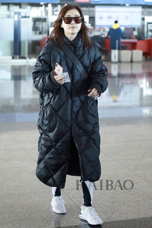 明星穿的棉服,棉服穿搭演绎冬日潮流风采